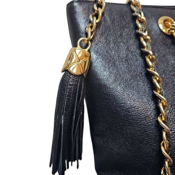 Authentic Vintage Chanel Grand Shopping Tote Lambskin Quilted Tote w/ Gold Chain - Picture 4 of 8